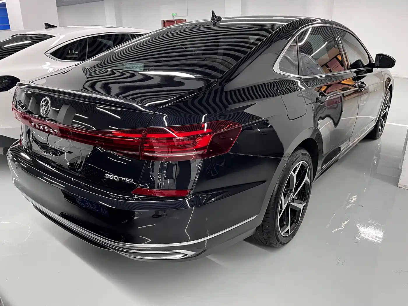Volkswagen Passat 2025 Outstanding 380TSI Starlight Dragon Soaring Edition фото 17