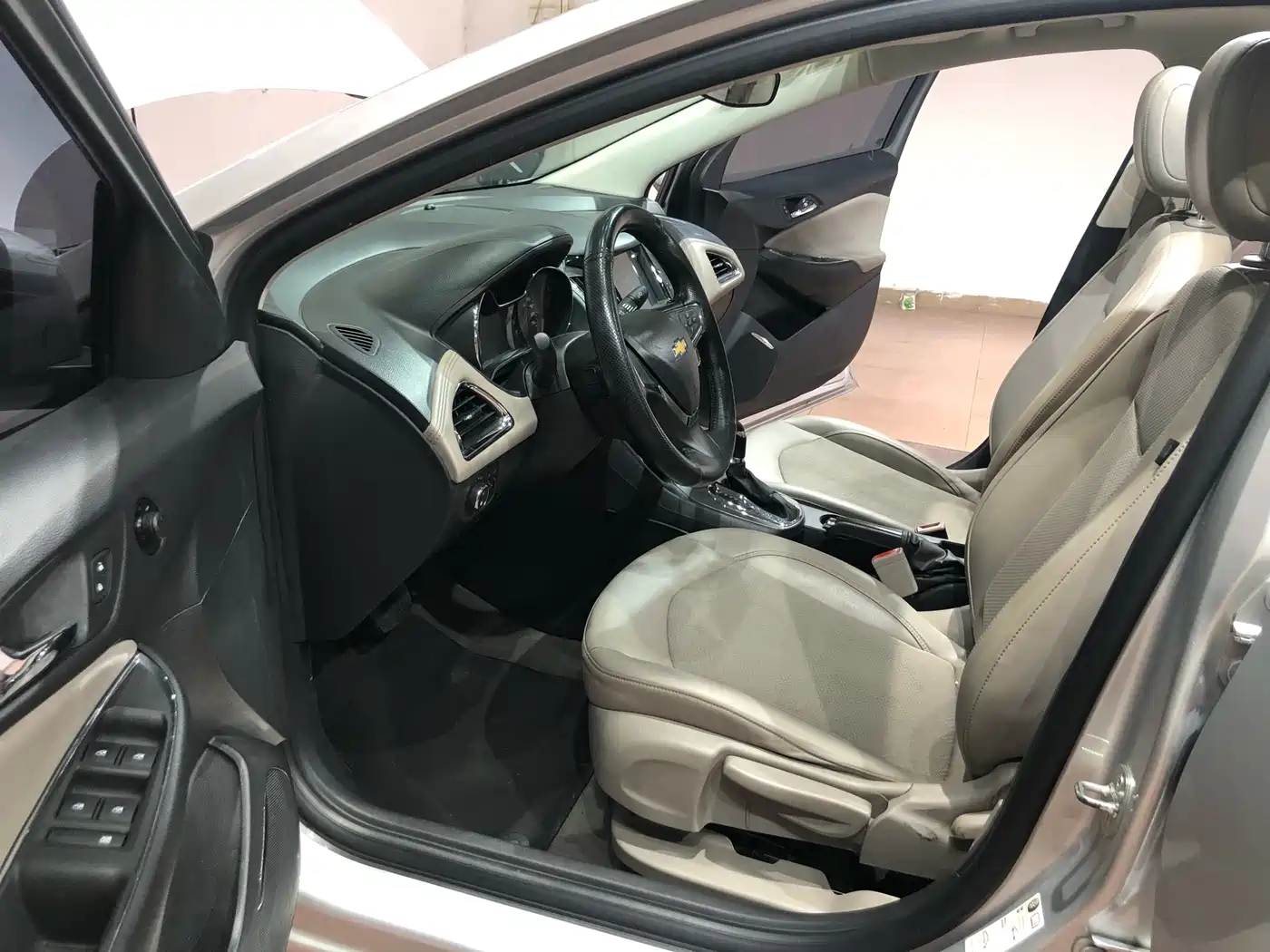 Chevrolet Cruze 2015 1.5L Automatic Luxury Edition фото 15