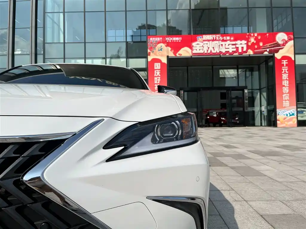 Lexus ES 2022 200 Excellence Edition фото 8