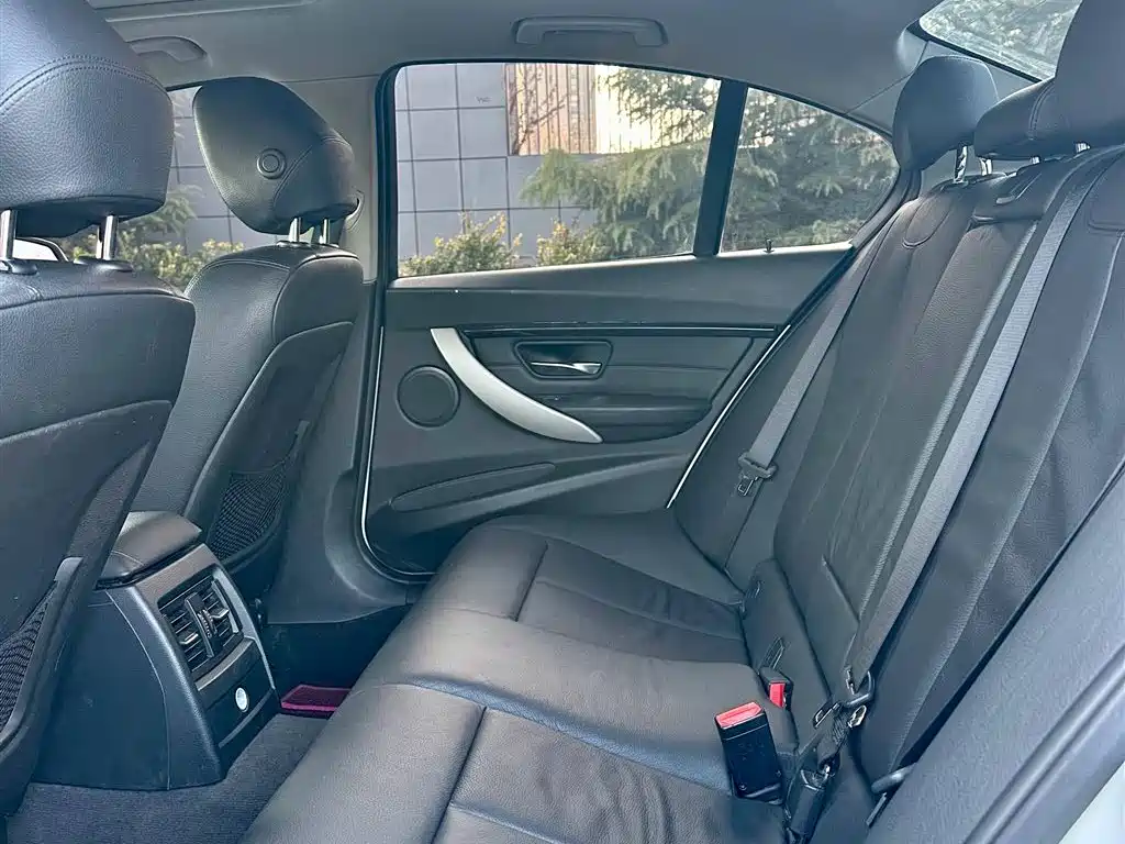 BMW 3 Series 2014 320i Sport Design Package фото 8