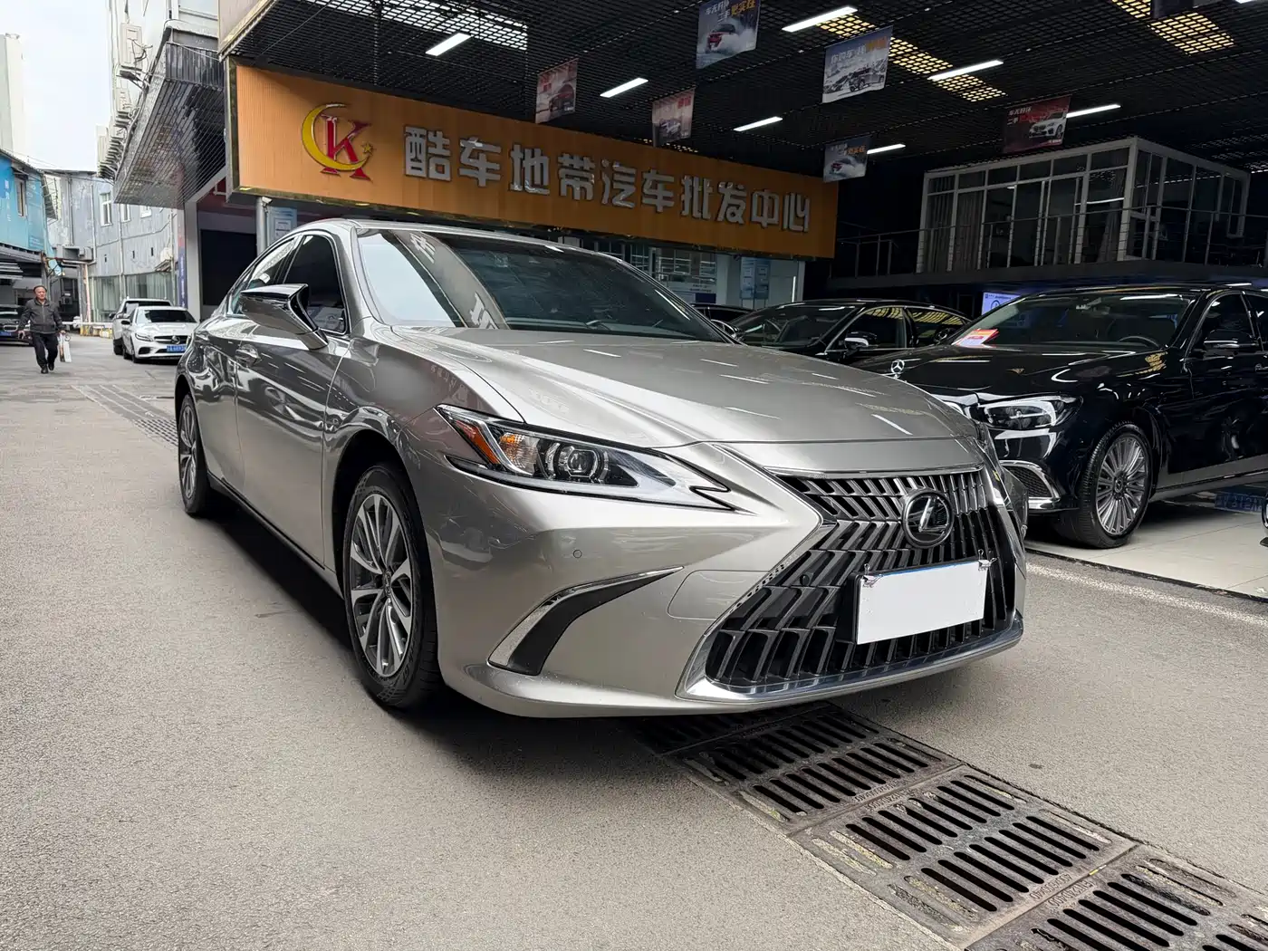 Lexus ES 2021 200 Excellence Edition фото 3