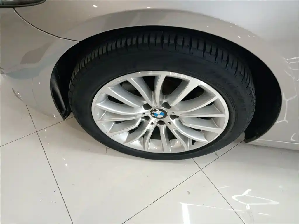 BMW 5 Series 2014 525Li Luxury Design Package фото 25