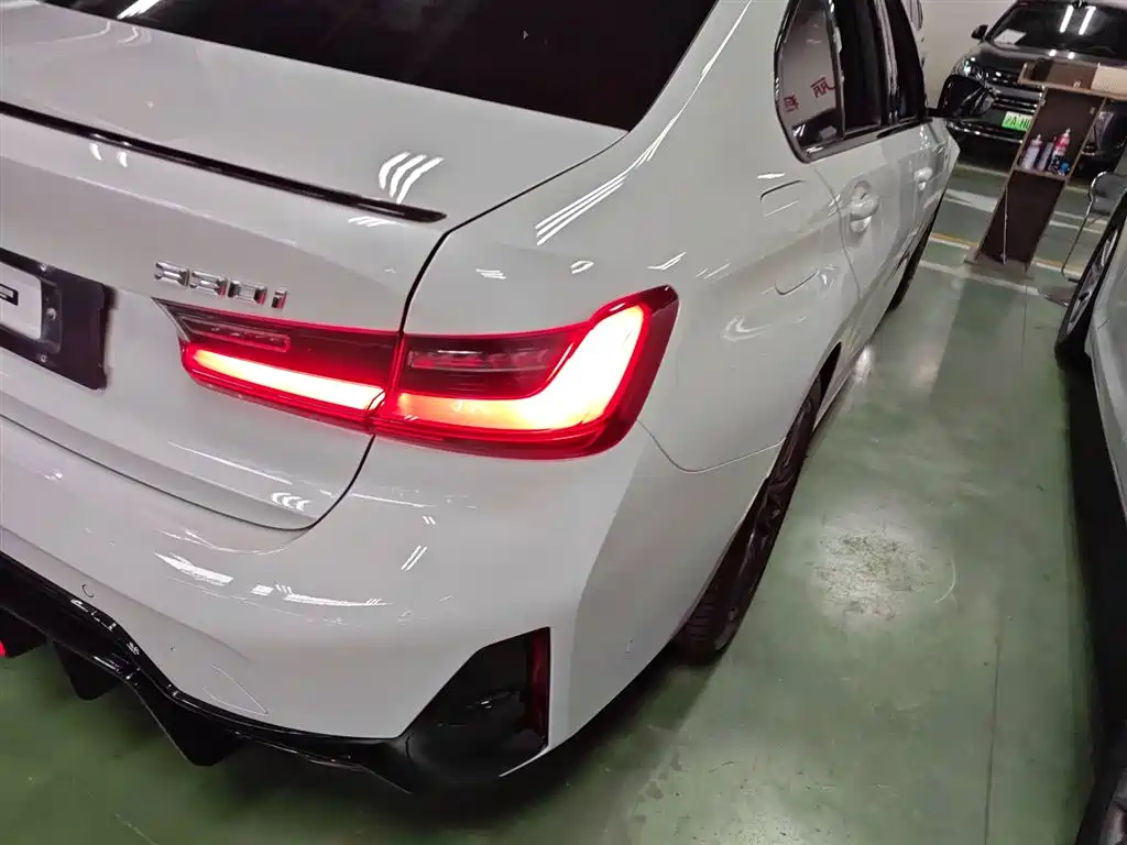 BMW 3 Series 2023 330i M Sport Shadow Edition фото 24