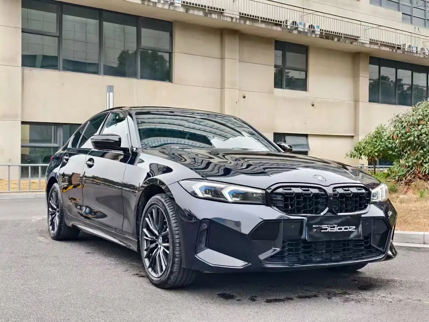 BMW 3 Series 2023 330Li M Sport Dark Night Package фото 3