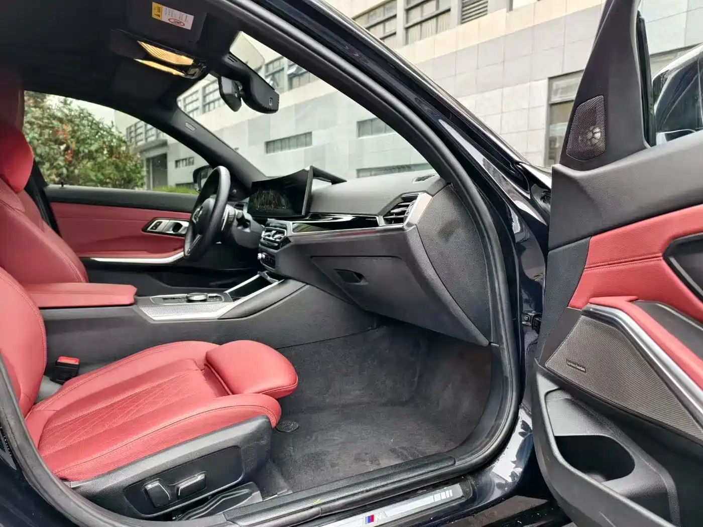 BMW 3 Series 2023 330Li M Sport Dark Night Package фото 4