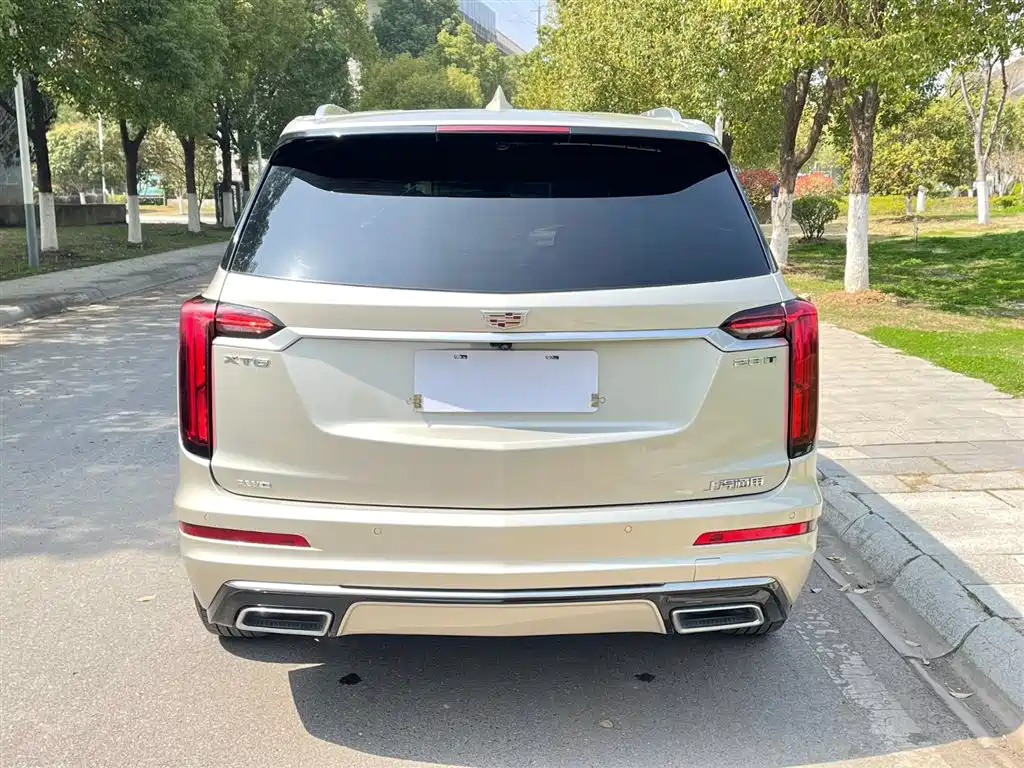 CADILLAC XT6