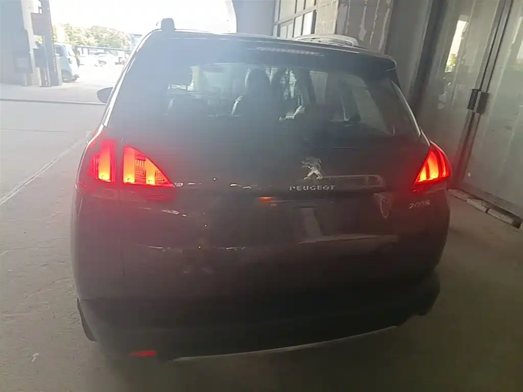 Peugeot 2008 2014 1.6L Automatic Fashion Edition фото 6