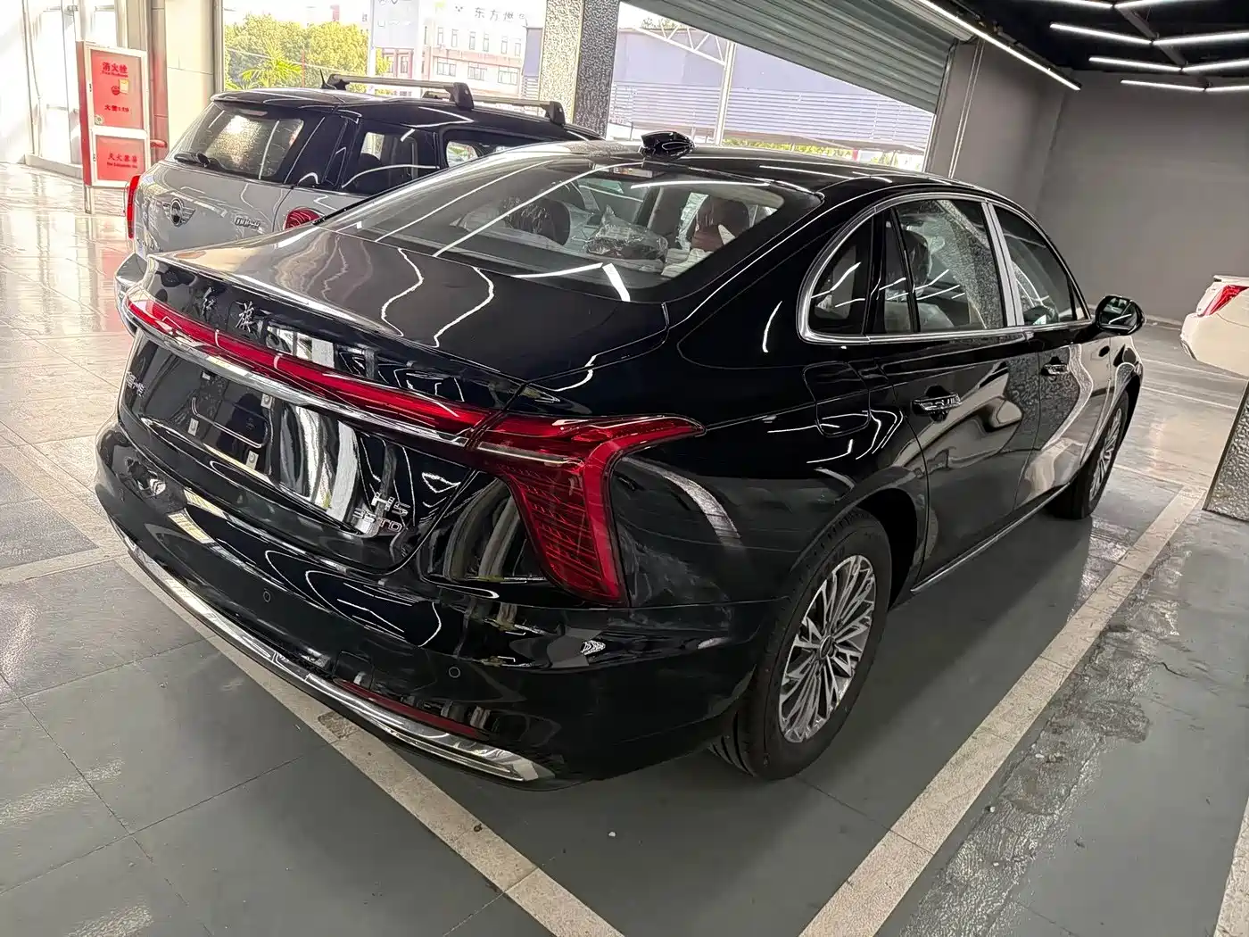 Hongqi H5 2025 1.5T HEV Qiyun 500,000 Units Commemorative Edition фото 17