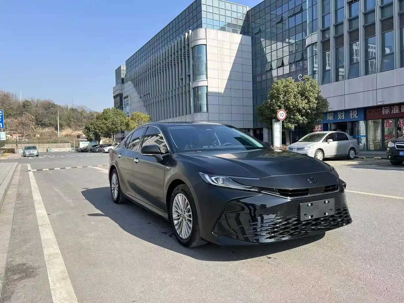 Toyota Camry 2024 Hybrid 2.0HGVP Luxury Edition фото 3