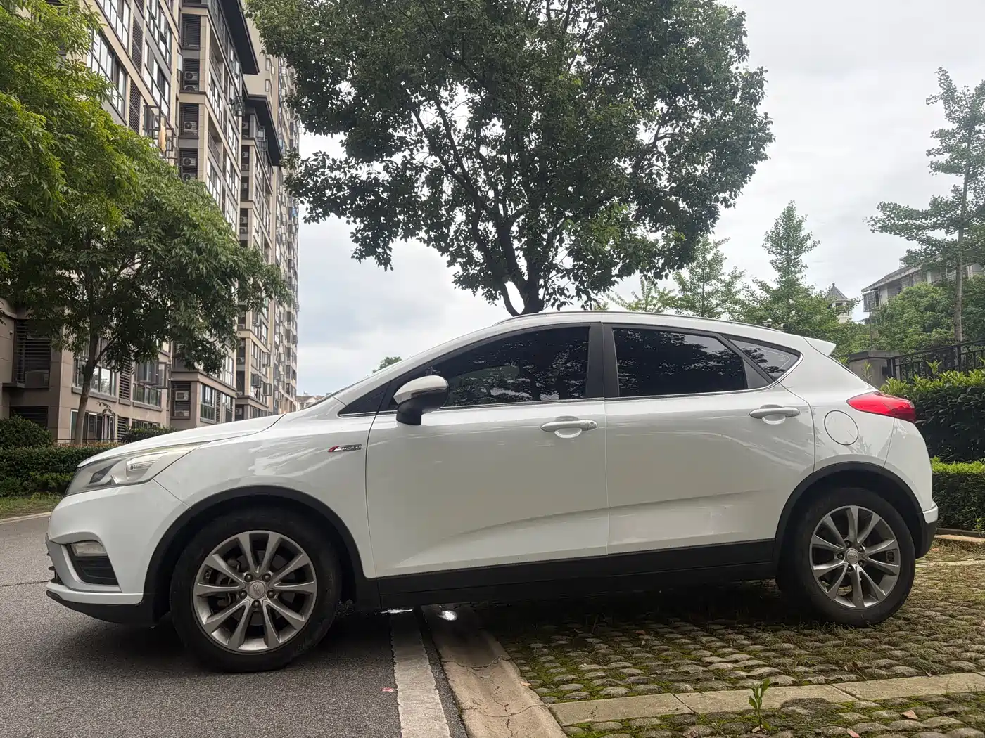 Geely Emgrand GS 2016 2016 Elegance Edition 1.3T Manual Premium