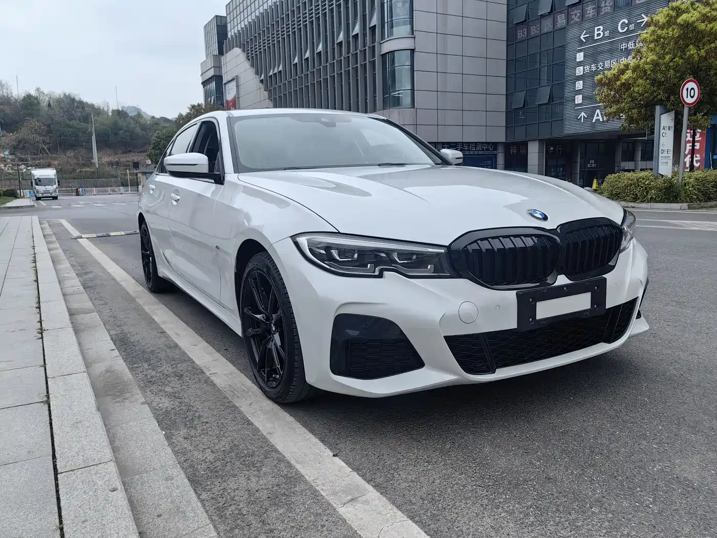 BMW 3 Series 2022 325Li M Sport Package фото 3