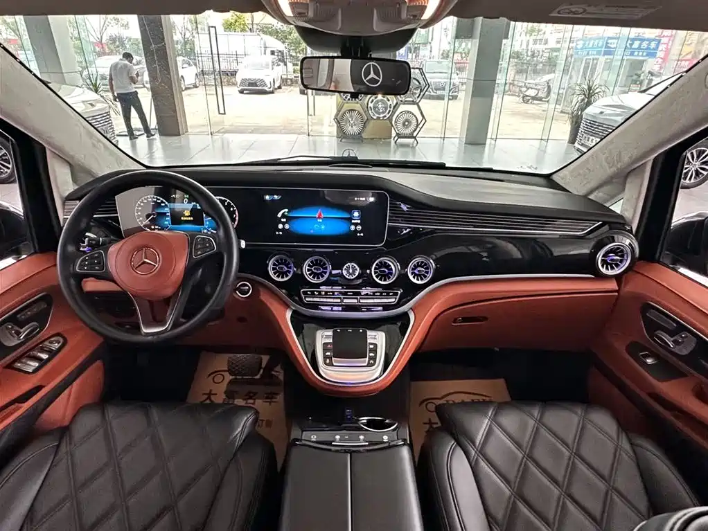 Mercedes-Benz Vito 2023 2.0T Business 7-Seater фото 6
