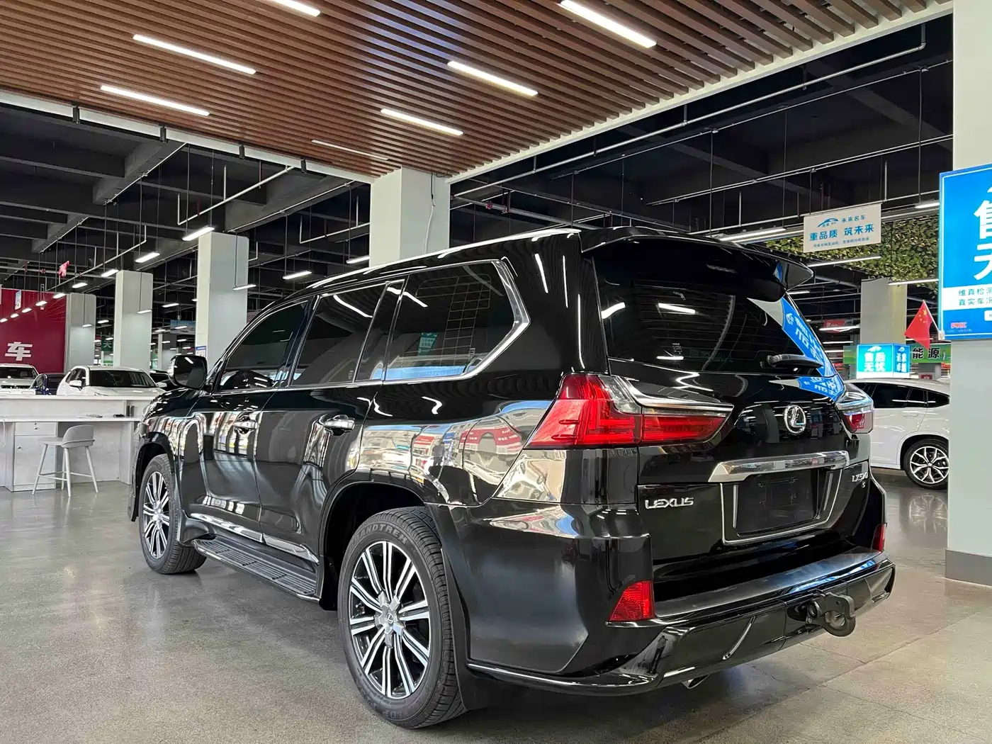 Lexus LX 2019 570 Peak Special Edition фото 16