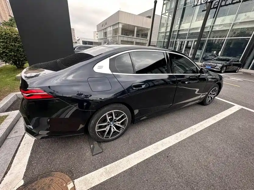 BMW i5 2024 eDrive 35L M Sport Package фото 8