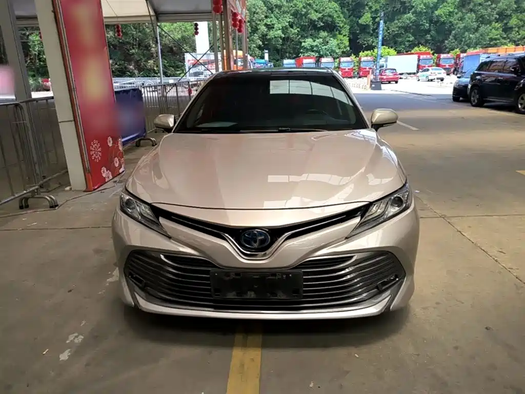 Toyota Camry 2018 Hybrid 2.5HG Luxury Edition фото 3