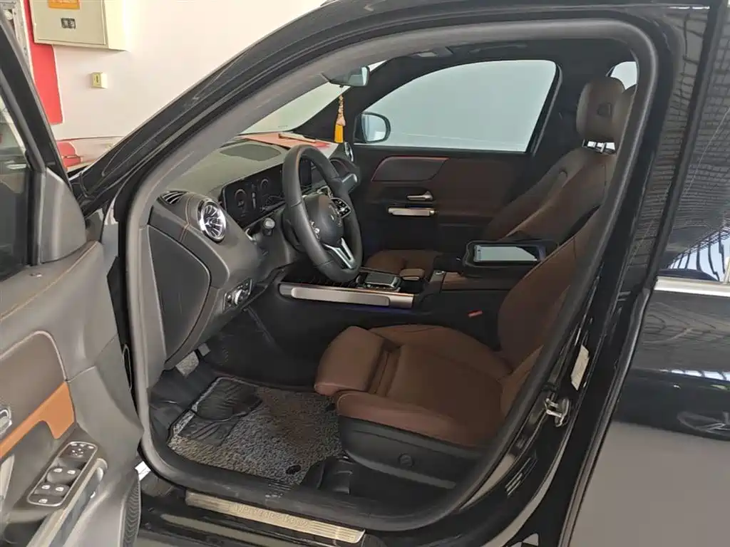 MERCEDES-BENZ GLB