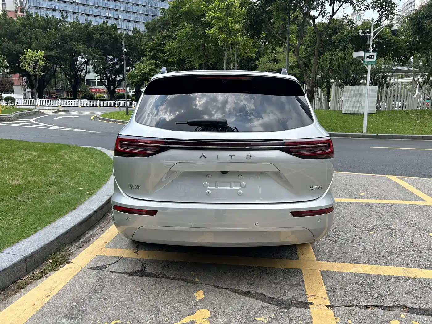 AITO Wenjie AITO M7 2024 1.5T Smart Drive RWD Ultra 6-seater фото 6