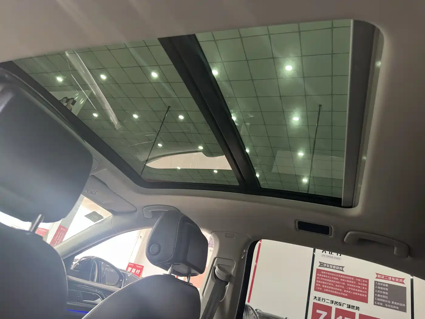 Volkswagen Passat 2022 330TSI Starlight Luxury Edition фото 14