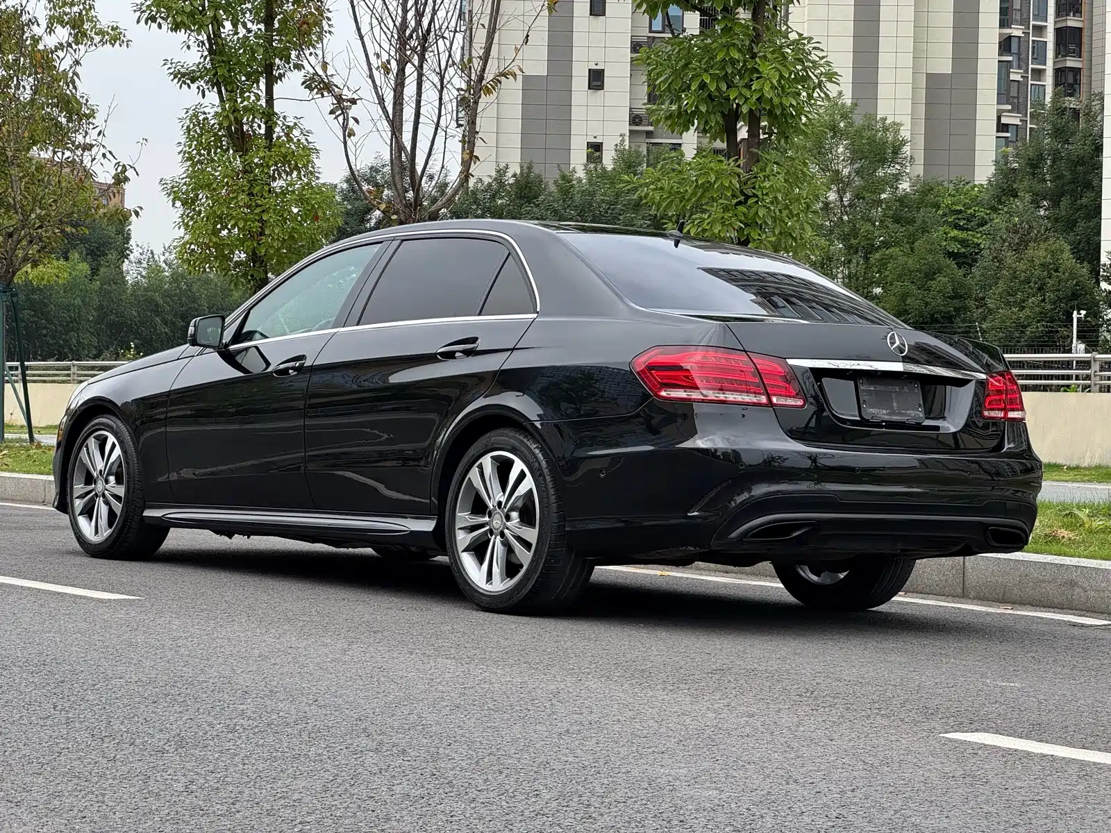 Фото 15 - Mercedes-Benz E-Class