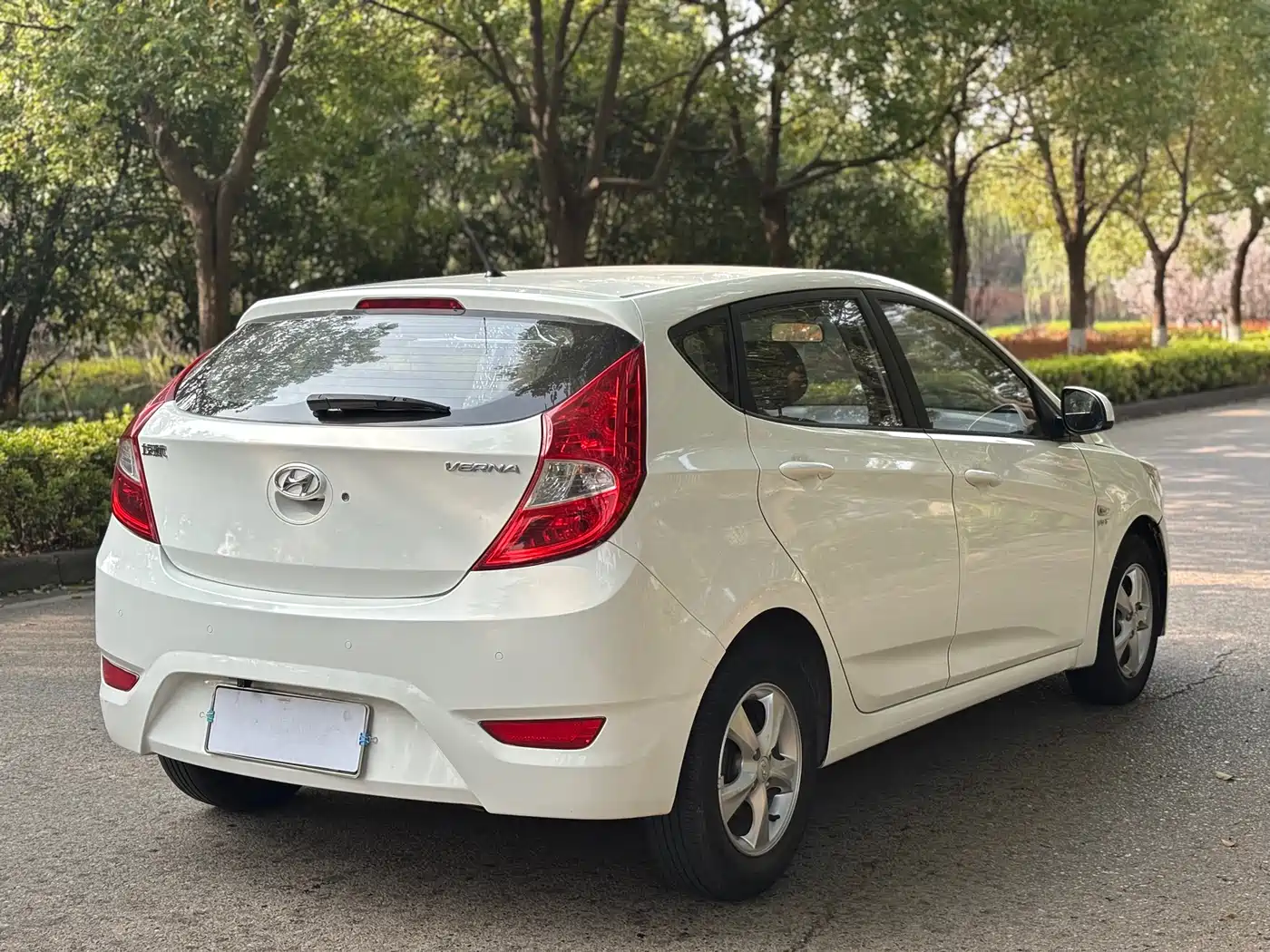 Hyundai Reina 2014 Model 1.4L Automatic GLX фото 5