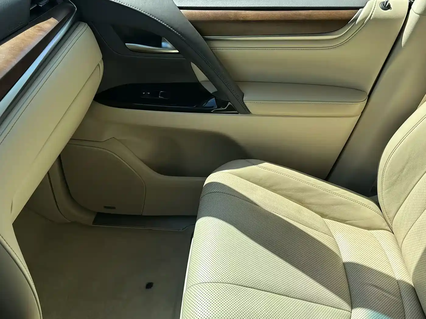 Lexus LX 2016 570 Luxury Premium Edition фото 14