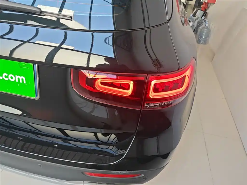 MERCEDES-BENZ GLB