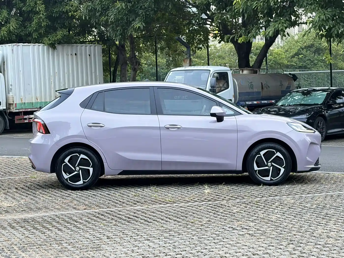 MG MG4 EV 2026 2025 Base Model