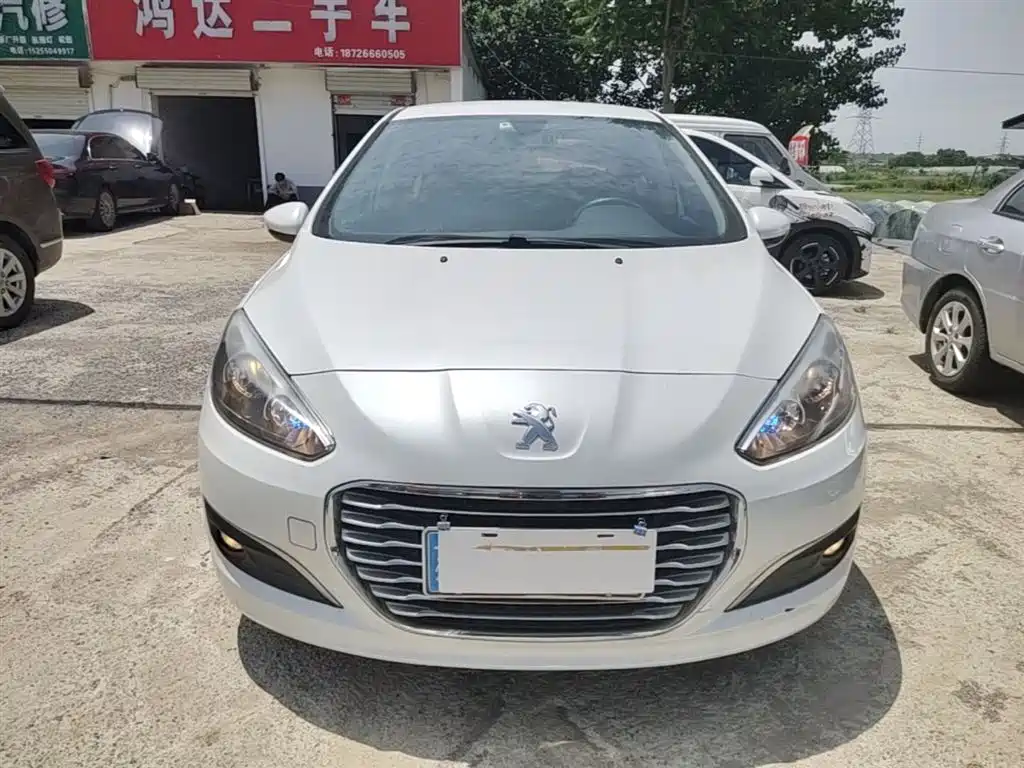 Peugeot 308 2014 Model Joy Edition Classic 1.6L Manual Superior Style фото 3