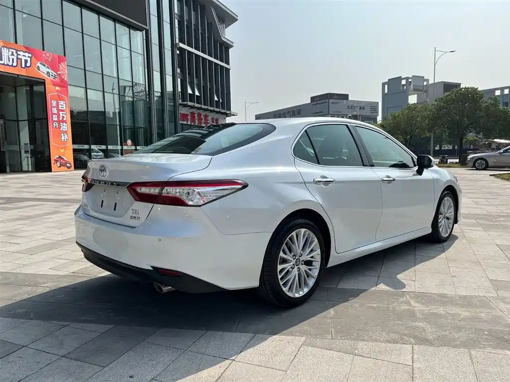 Toyota Camry 2018 2.5G Luxury Edition фото 6