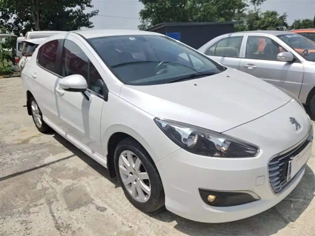 Peugeot 308 2014 Model Joy Edition Classic 1.6L Manual Superior Style фото 4