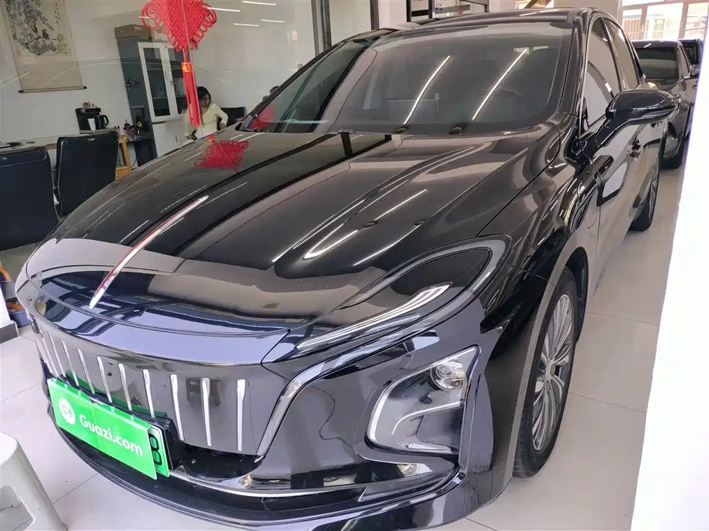 Hongqi E-QM5 2022 431km Charging Enjoyment Edition фото 2