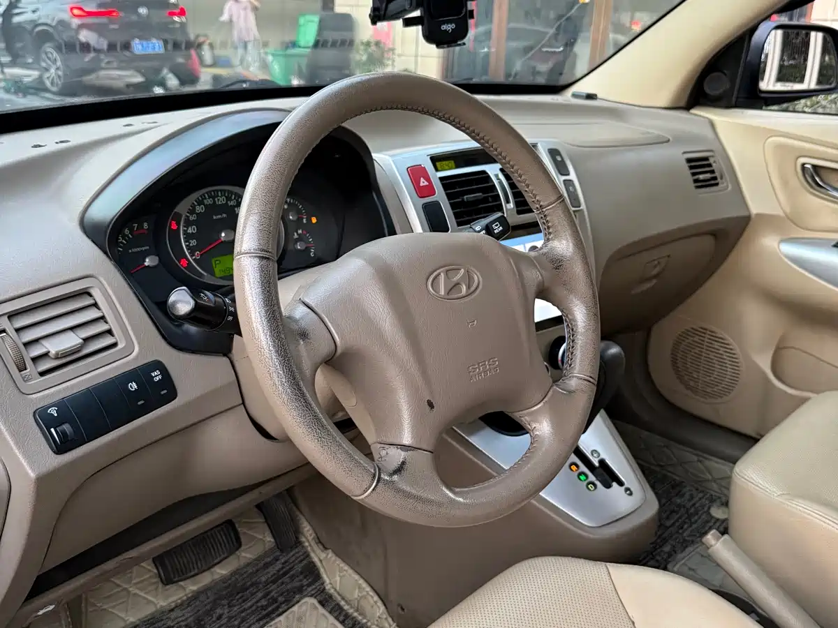 Hyundai Tucson 2009 2.0L Automatic 2WD Sunroof фото 5