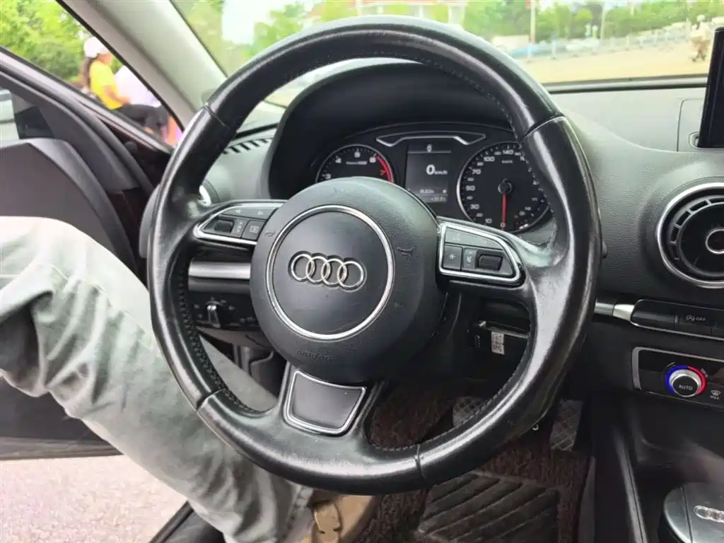 Audi A3 2015 Sportback 40 TFSI Automatic Comfort фото 11