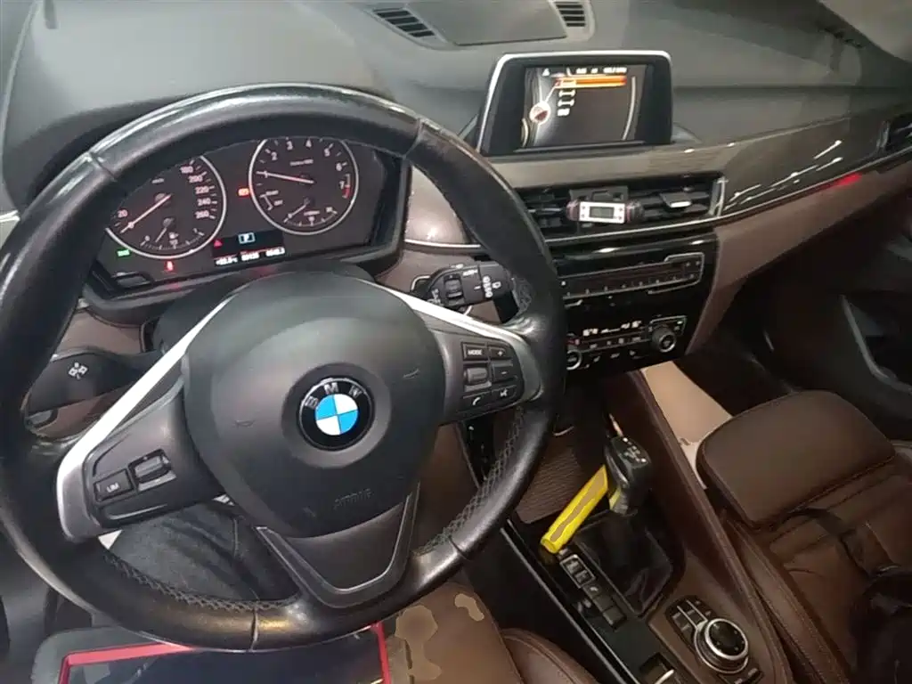BMW X1 2016 sDrive20Li Luxury Model фото 10