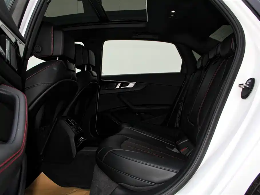 Audi A4L 2025 2 Million Celebration Edition 40 TFSI Luxury Dynamic фото 11