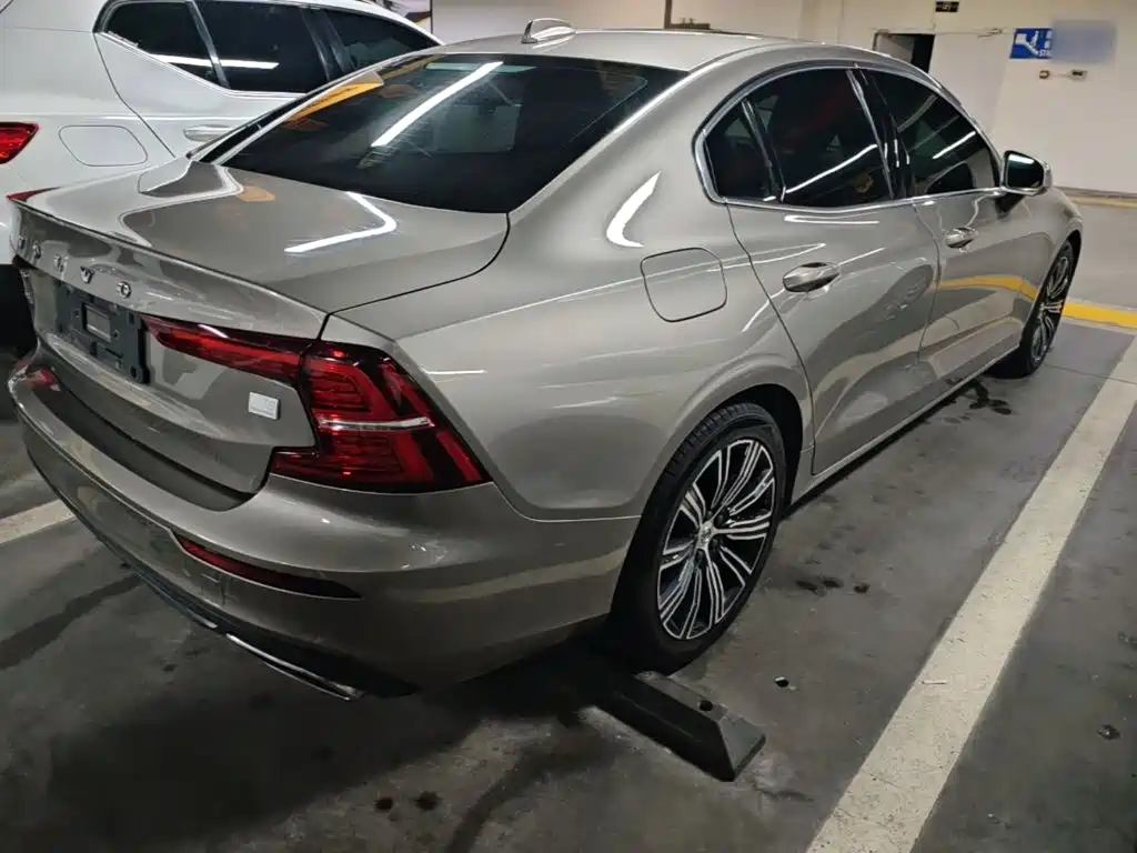 Volvo S60 Plug-in Hybrid 2022 2022 T8 E-AWD Hybrid Intelligent Luxury Edition