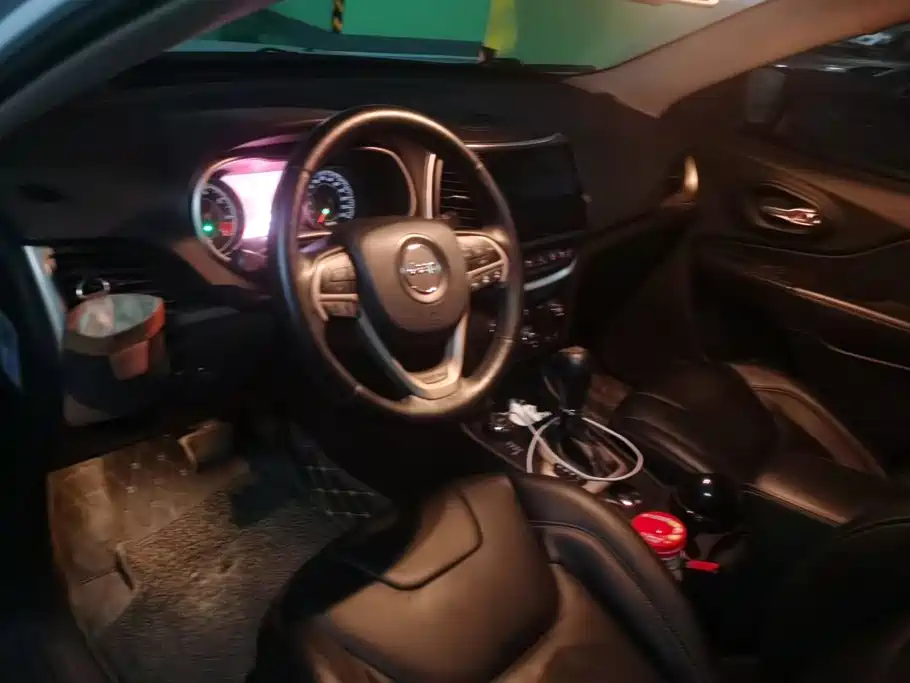 Jeep Cherokee (Import) 2015 2014 2.4L Luxury