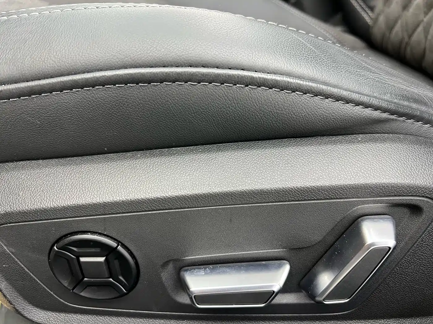 Audi A6L 2024 55 TFSI quattro Exclusive Dynamic фото 7