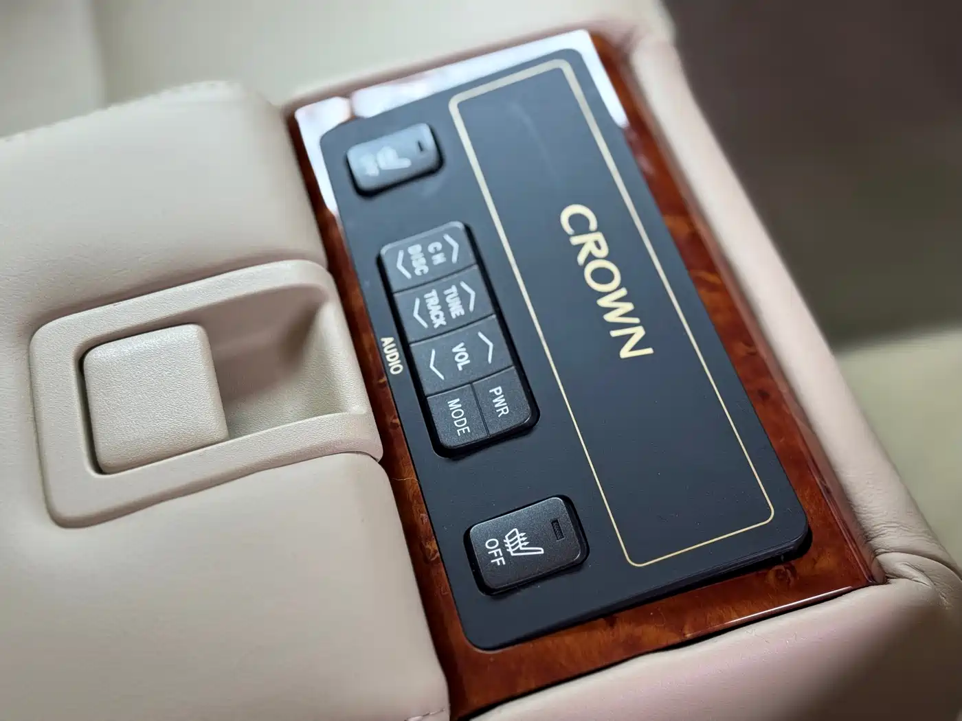Toyota Crown 2009 2.5L Royal Special Navigation Edition фото 24