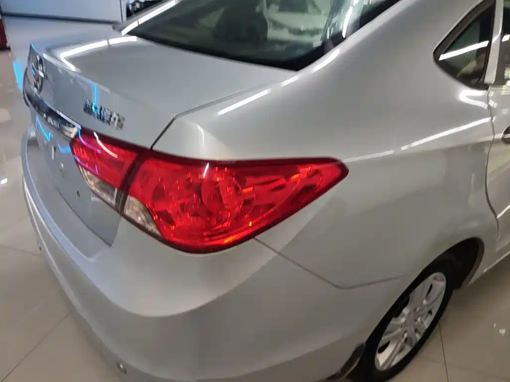 Photo 8 - Haima M3