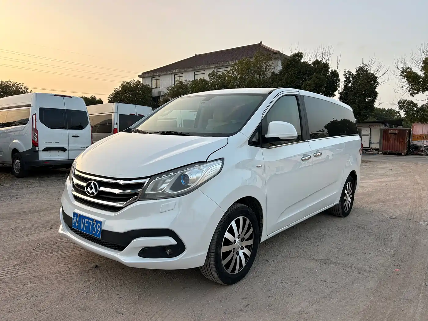 SAIC Maxus Maxus G10 2014 2.0T Automatic Luxury Executive Edition