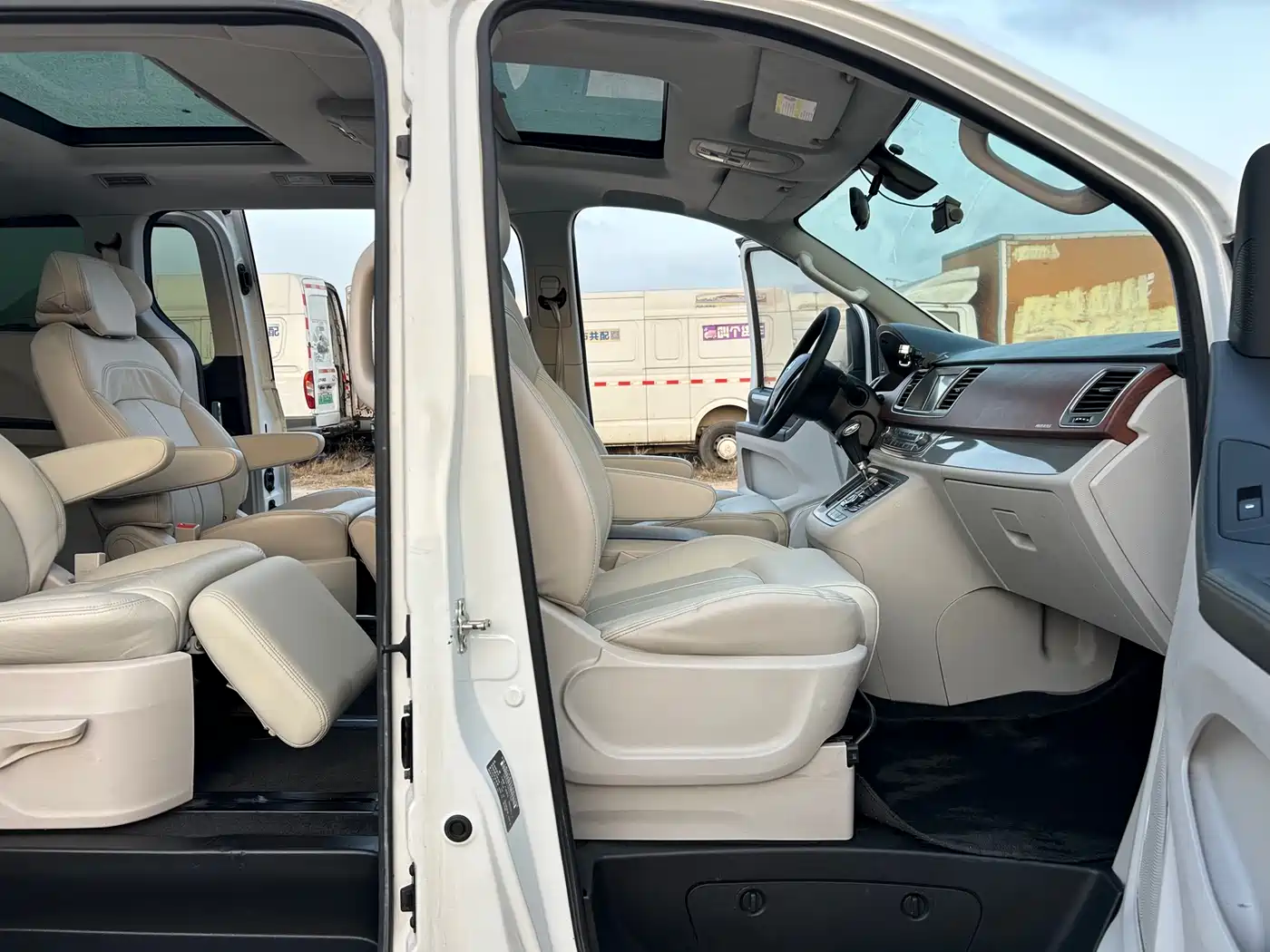 SAIC Maxus Maxus G10 2014 2.0T Automatic Luxury Executive Edition фото 5