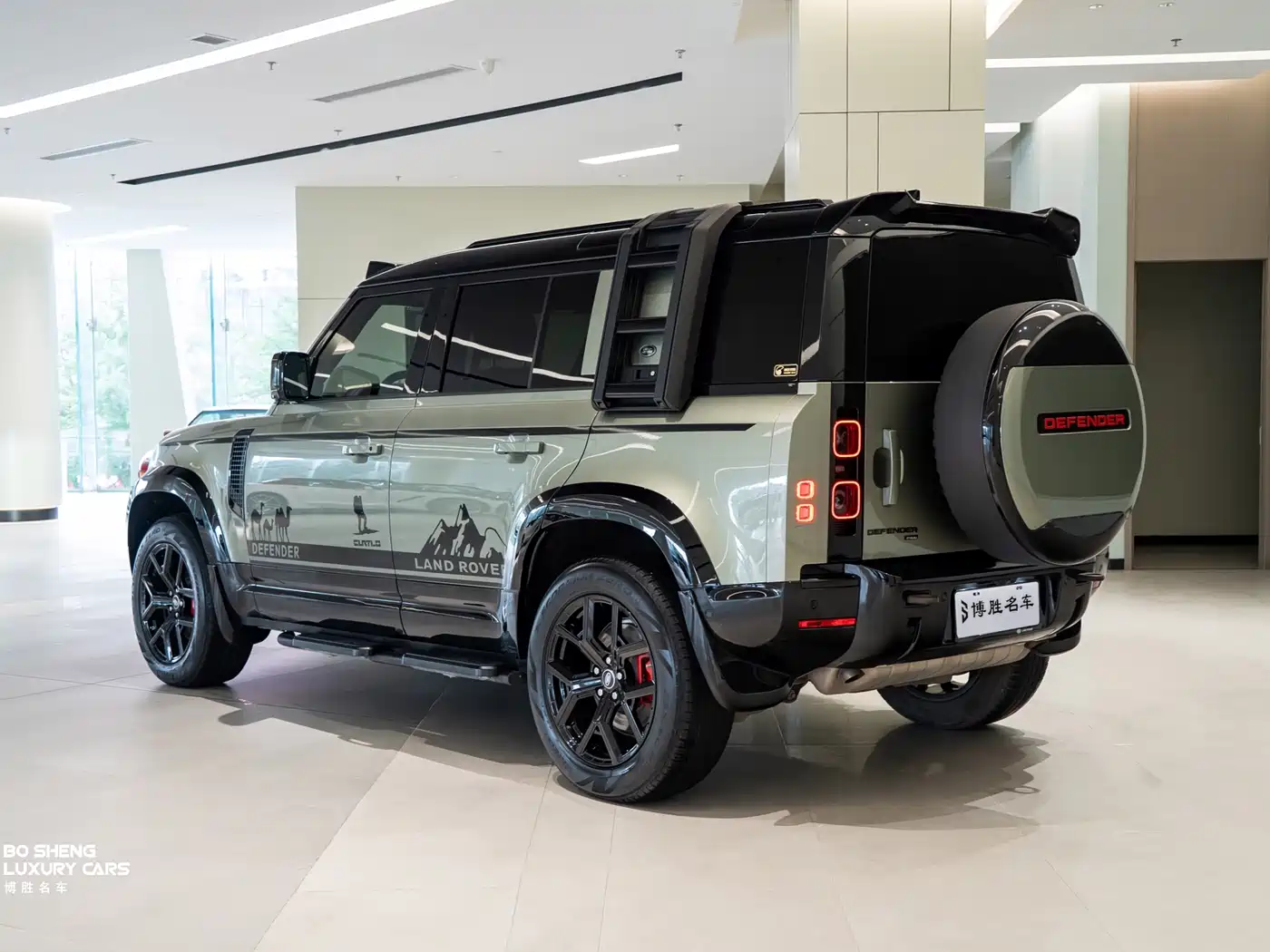 Land Rover Defender 2023 Model 110 3.0T P400 X-DYNAMIC HSE фото 5