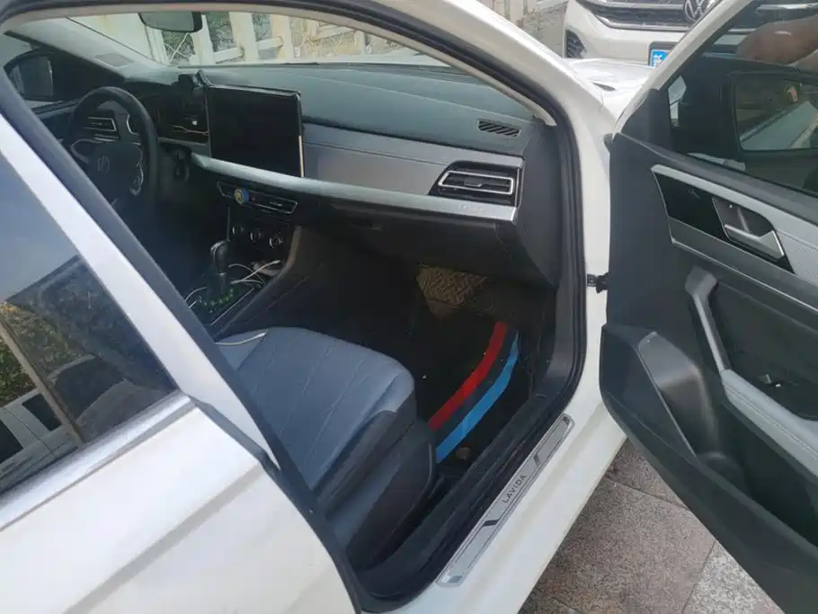 Фото 8 - Volkswagen Lavida