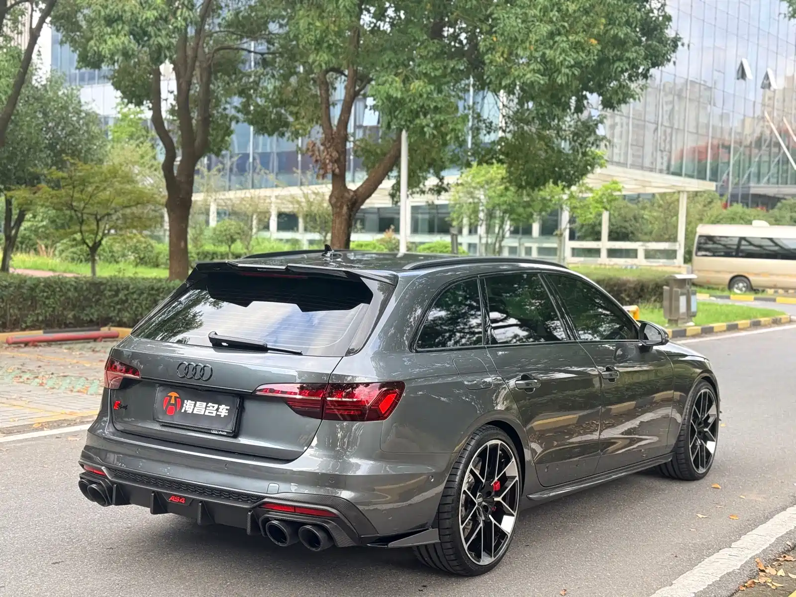 Photo 7 - Audi S4