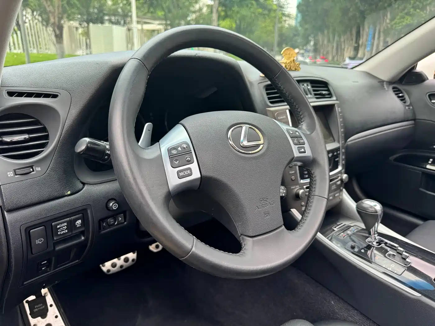 Lexus IS 2011 250C фото 9