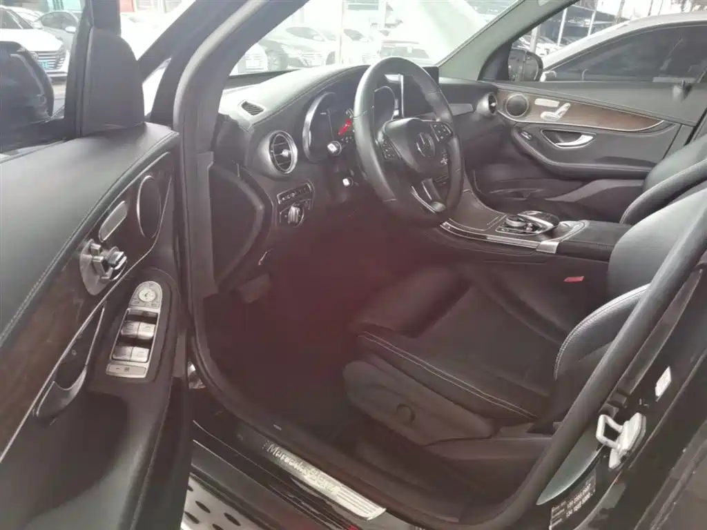 Mercedes-Benz GLC 2016 GLC 300 4MATIC Dynamic фото 16