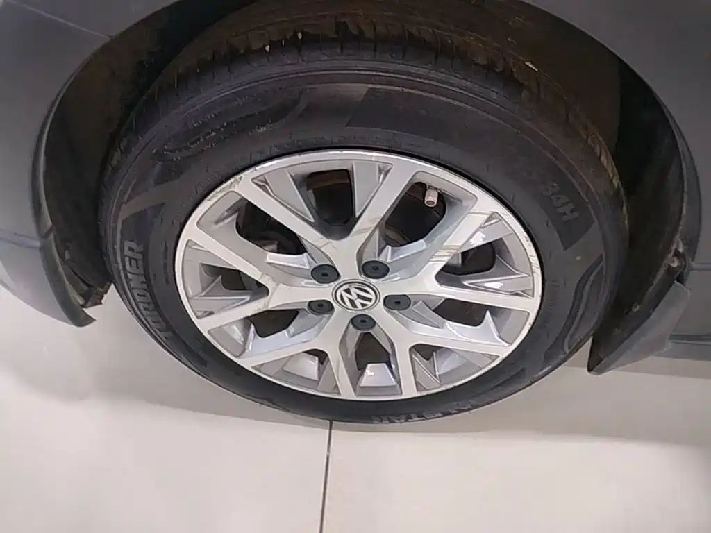 Фото 23 - Volkswagen Polo