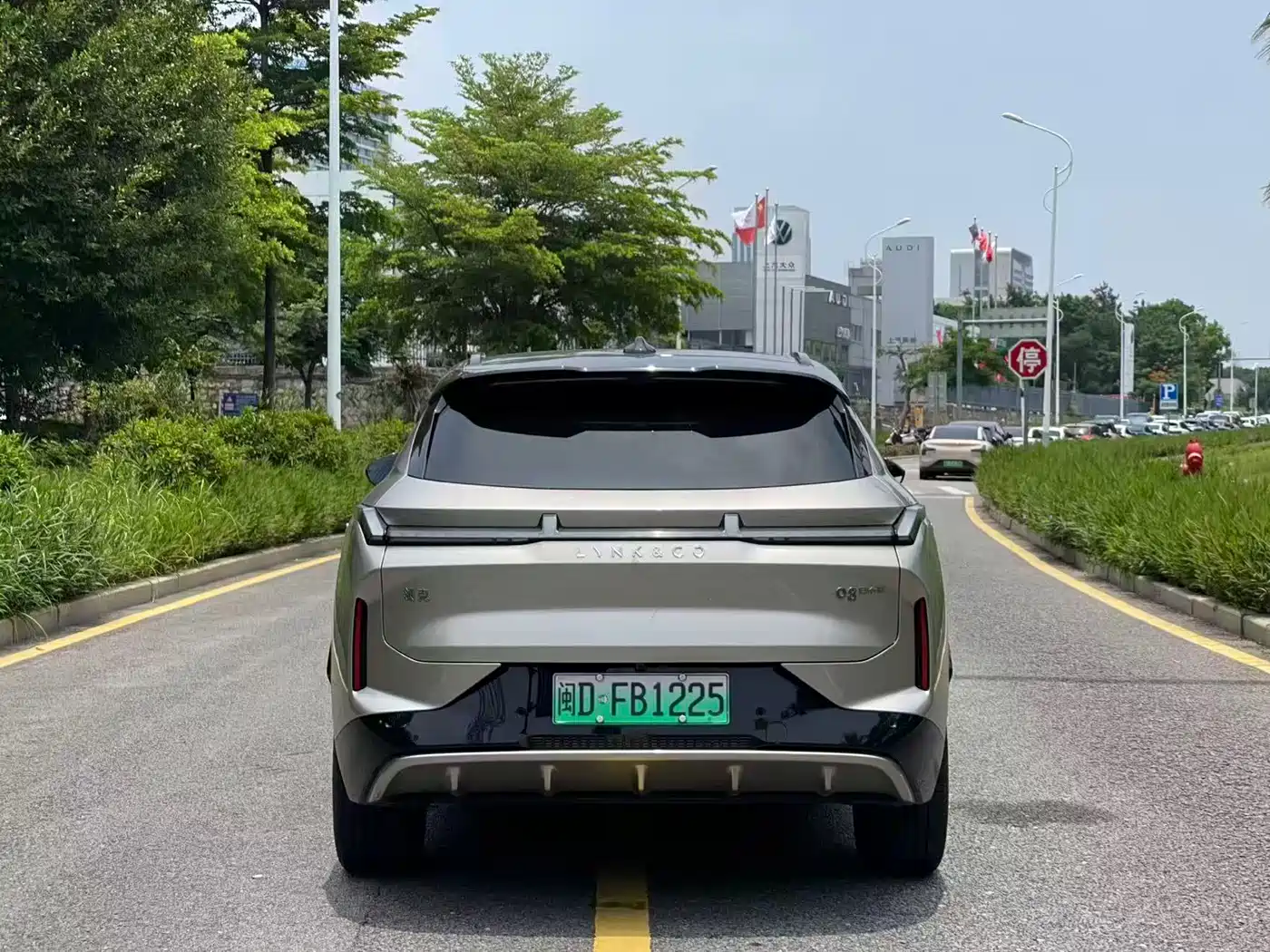 Lynk & Co 08 EM-P 2023 120km Long Range Halo фото 5