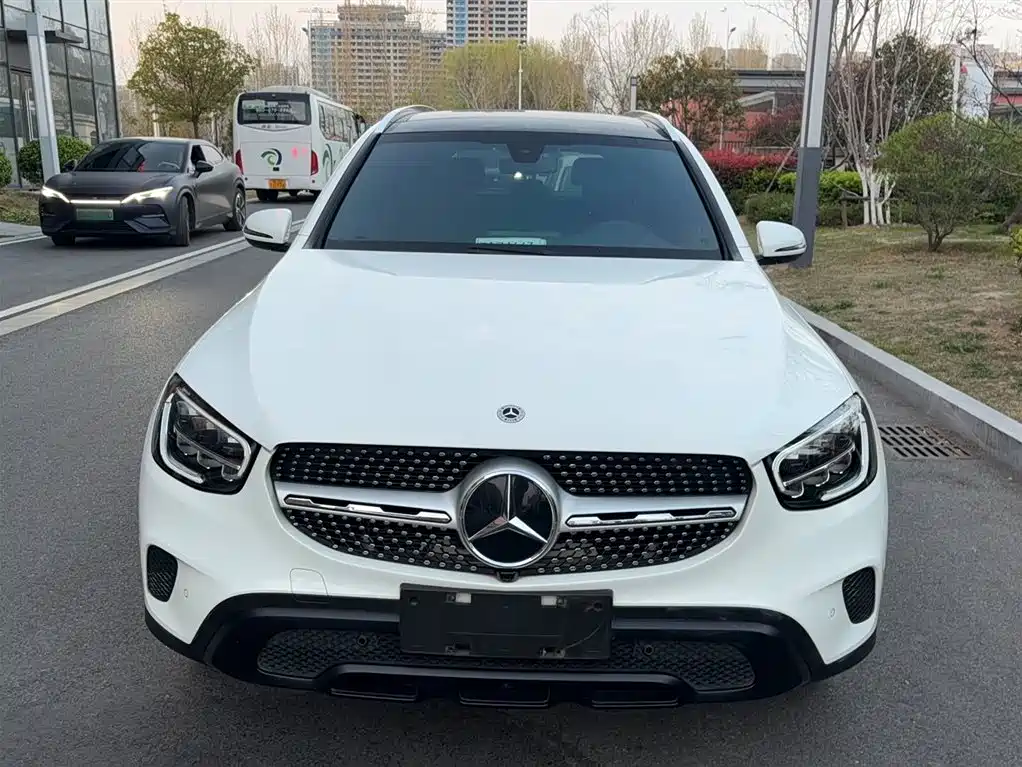 MERCEDES-BENZ GLC